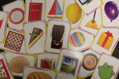 Купить Изучаем формы. Умные карточки в интернет-магазине Букваешка